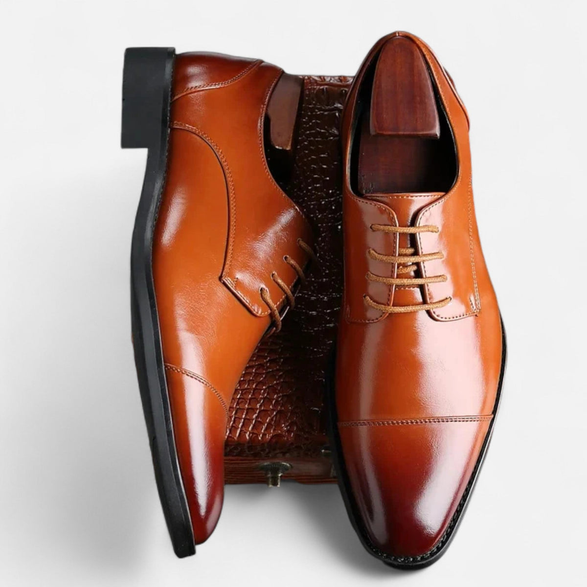 Men's lace-up derby dress shoes