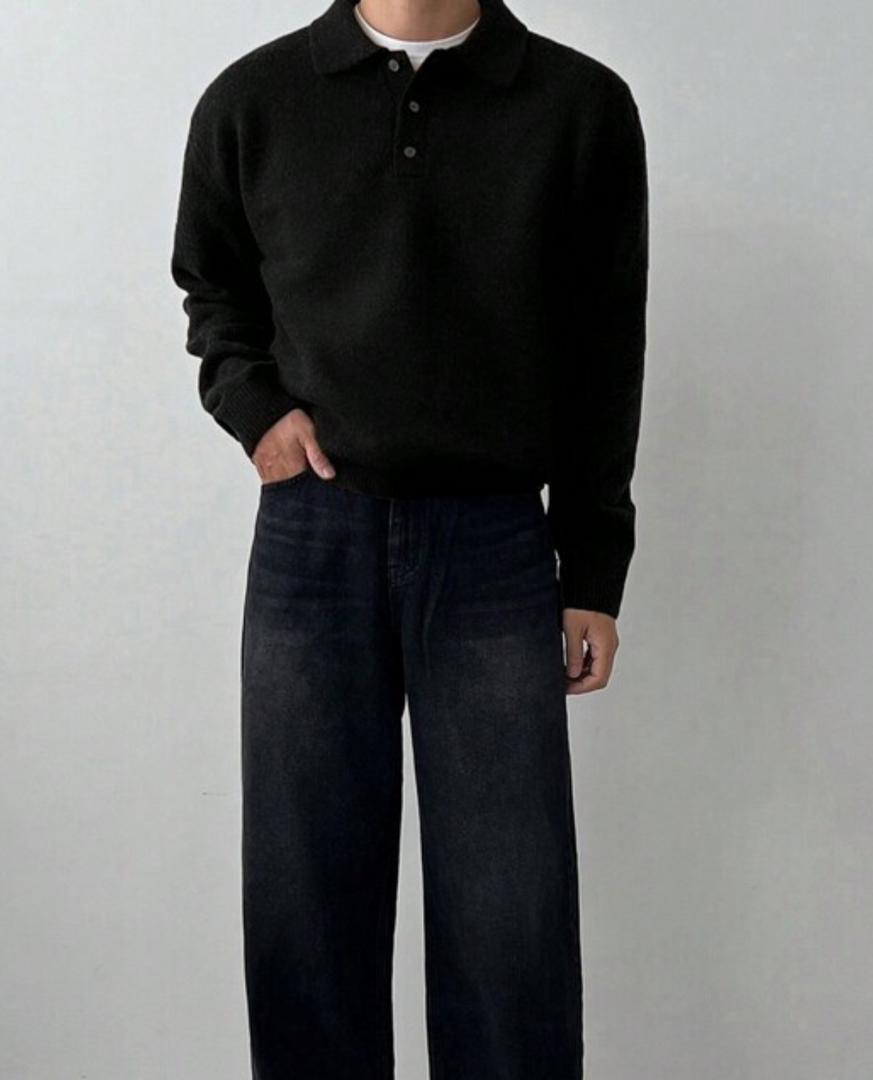 Man wearing the knit polo sweater in black – full look