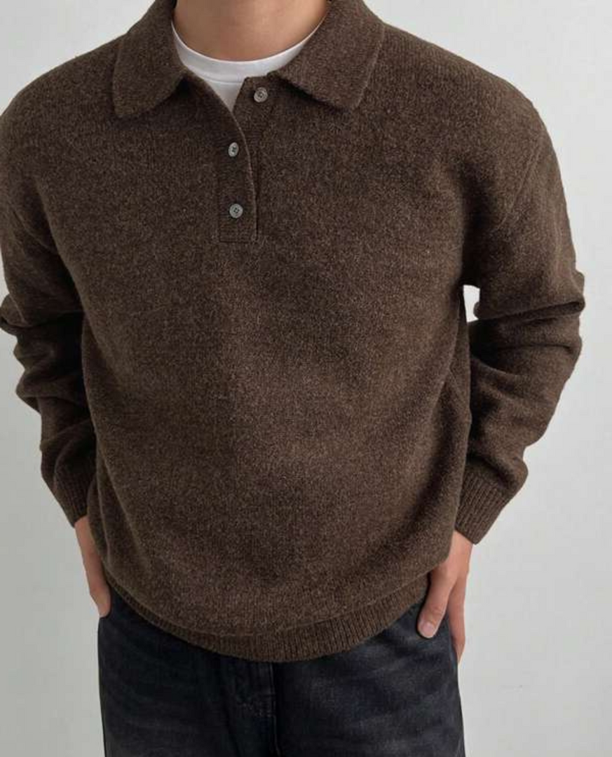 Man wearing the knit polo sweater in brown – front view
