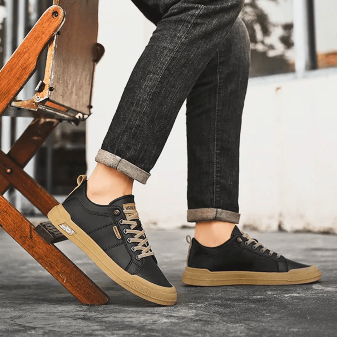 Men's lace-up sneakers in black – worn