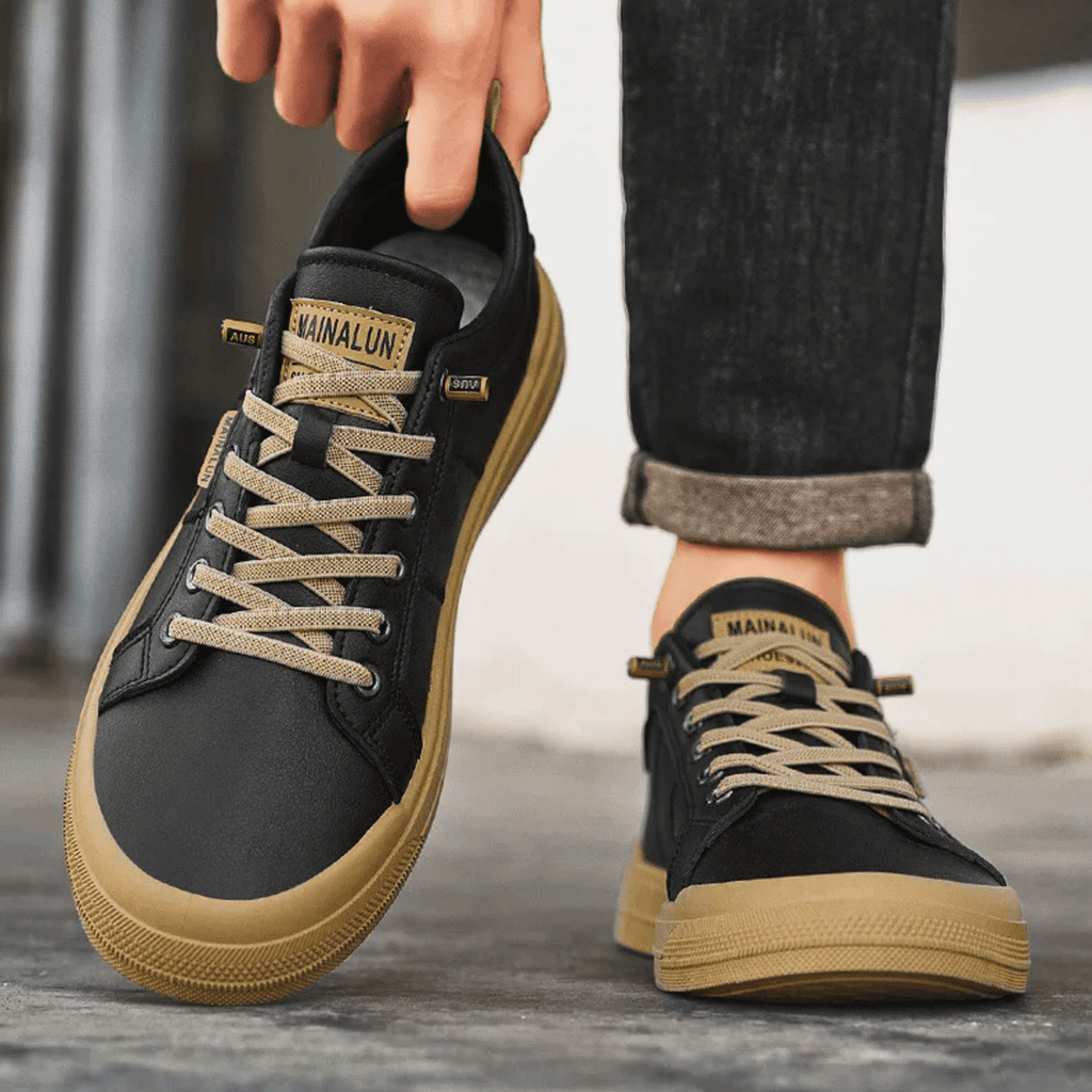 Men's lace-up sneakers in black – close-up