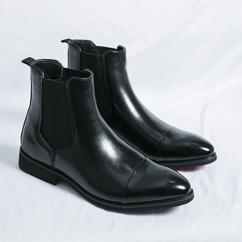 Men's pointed Chelsea boots in black – side view