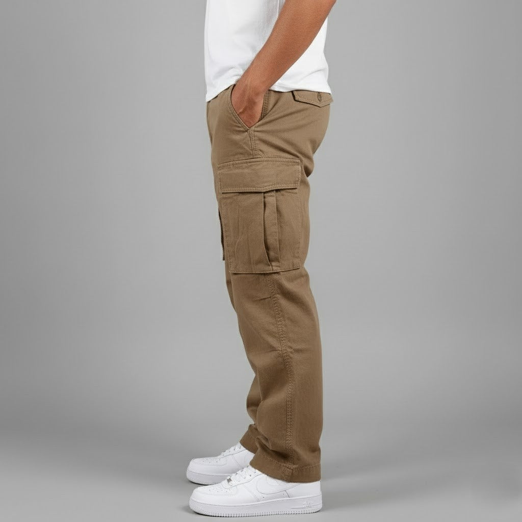 Man wearing the relaxed fit cargo trousers in brown – side view