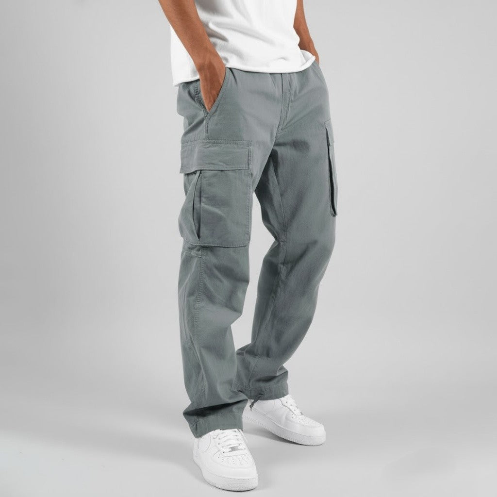 Man wearing the relaxed fit cargo trousers in grey – side view