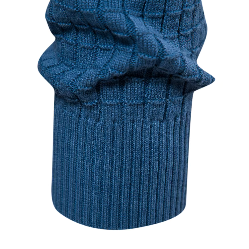 Close-up of the ribbed cuff
