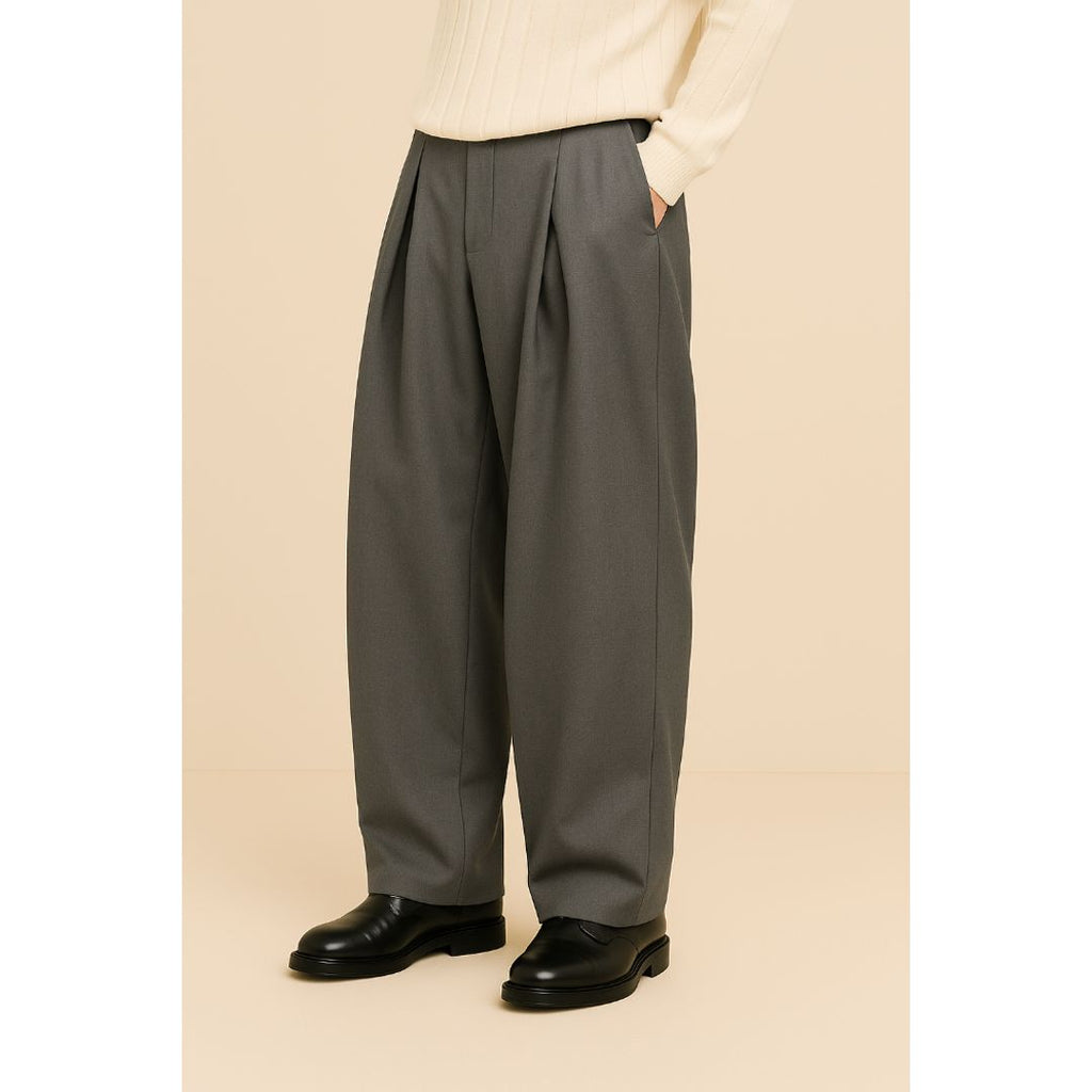 Men's wide leg pleated trousers in grey, front view