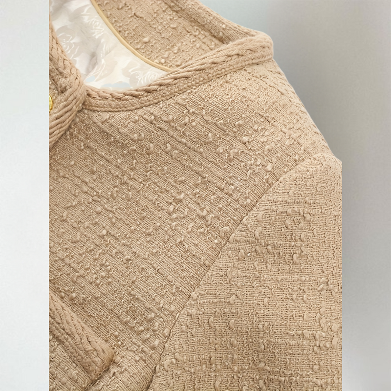 Close-up of the boucle-look shoulder