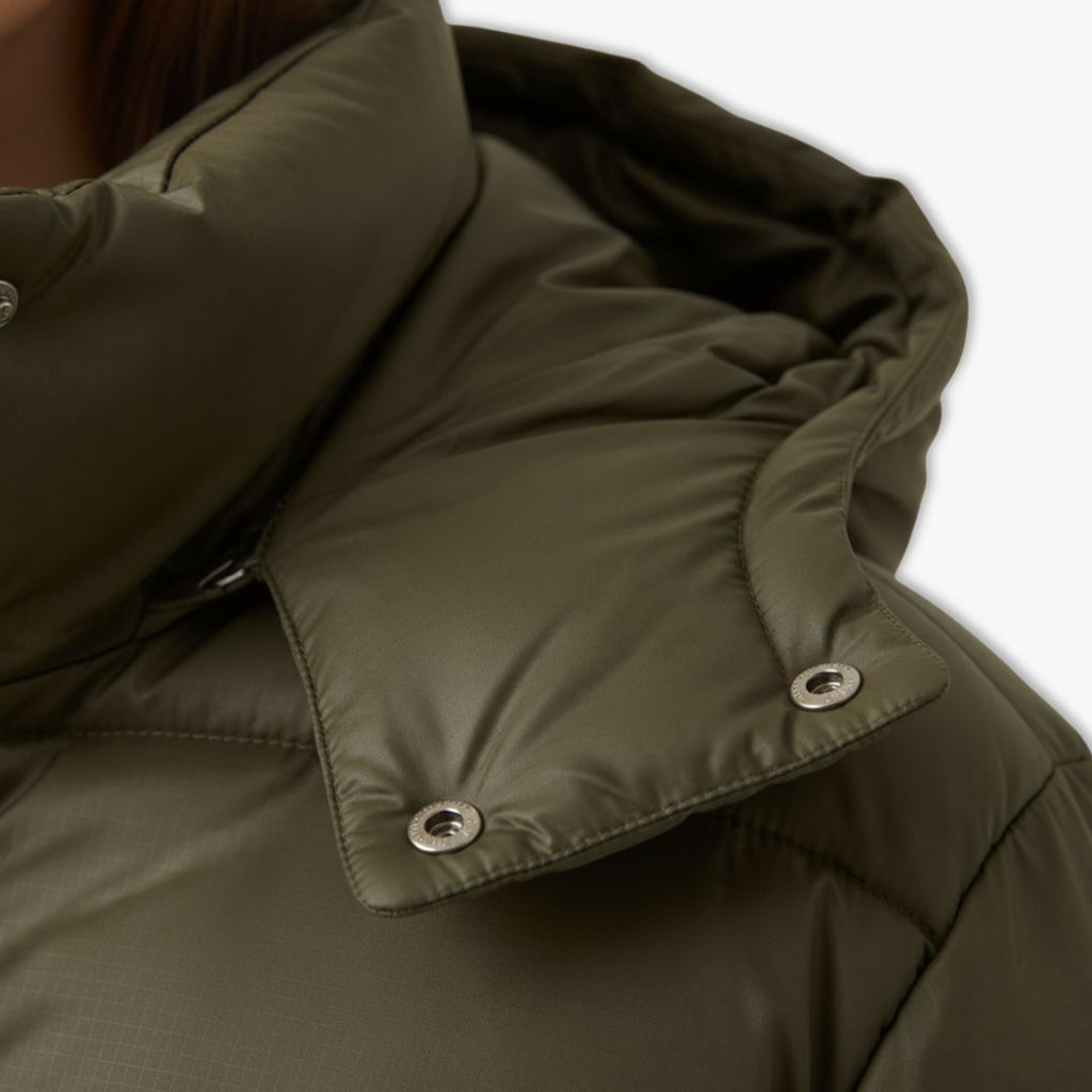 Women's cropped puffer jacket with hood in olive, hood detail