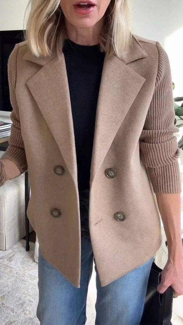 Women's double-breasted knit blazer in brown – buttoned