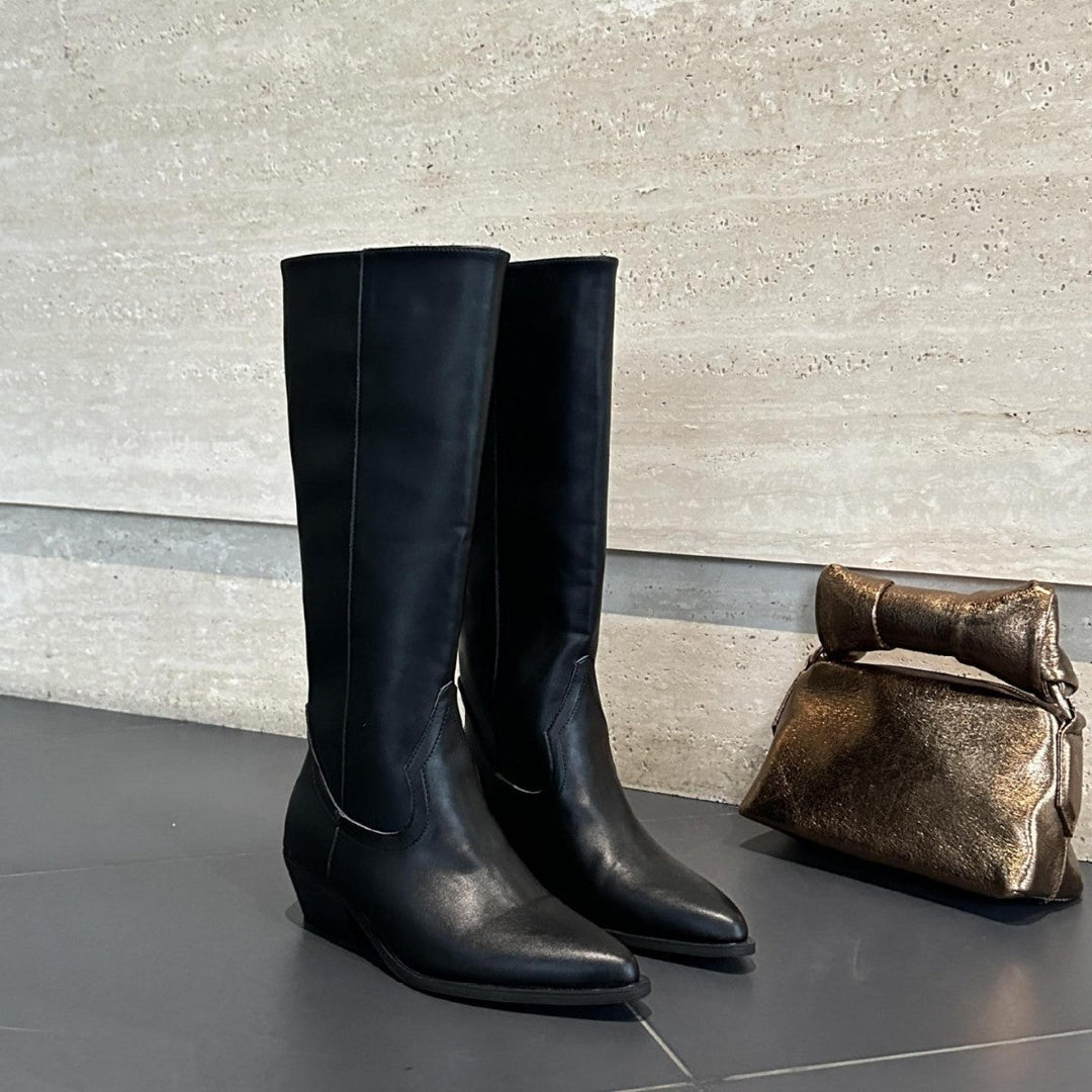 Women's Pointed Toe Knee-High Boots in black