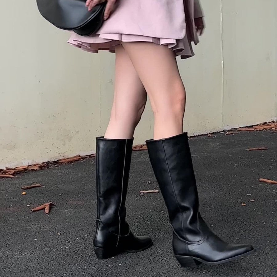 Women's pointed toe knee-high boots in black – with skirt