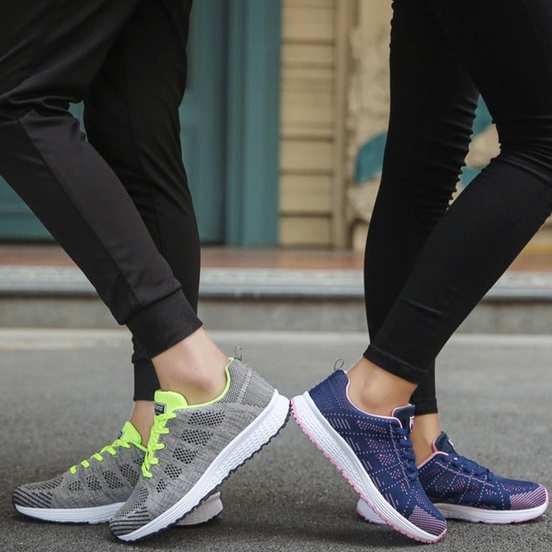Women's knit trainers in grey neon and navy – walking