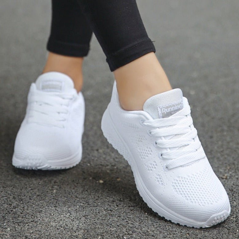 Women's knit trainers in white – walking