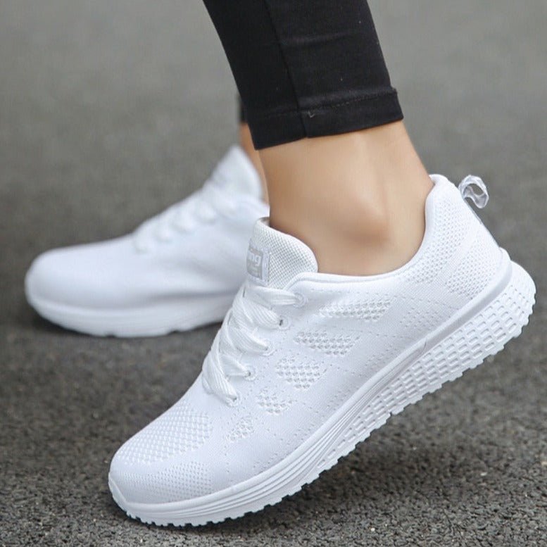 Women's knit trainers in white – side view