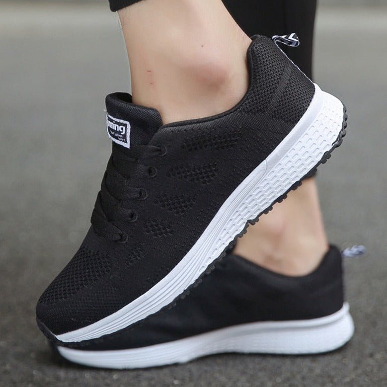 Women's knit trainers in black – side view