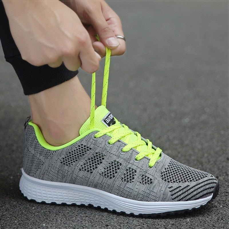 Women's knit trainers in grey neon – lacing up