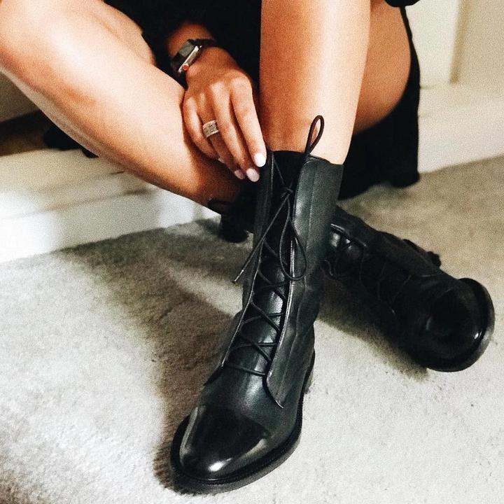 Women's lace-up mid-calf boots in black – worn seated