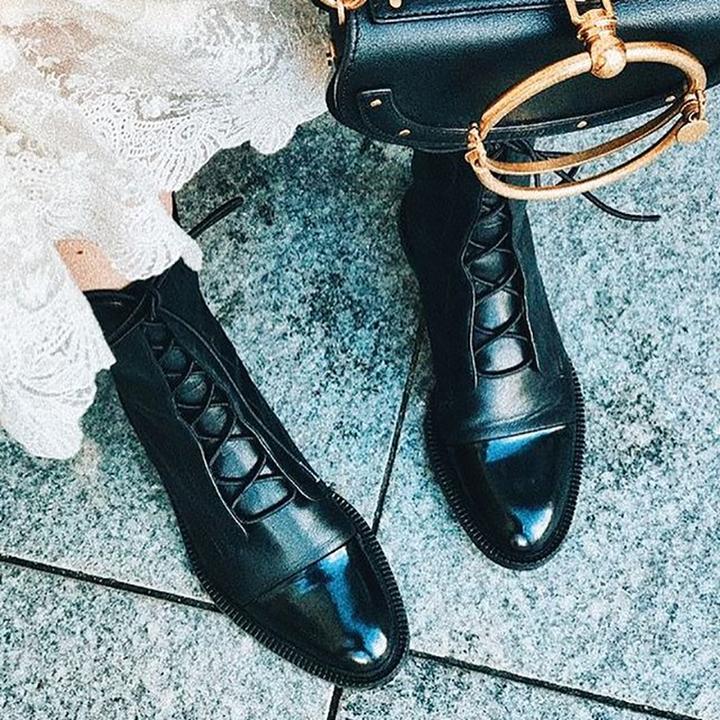 Women's lace-up mid-calf boots in black – walking