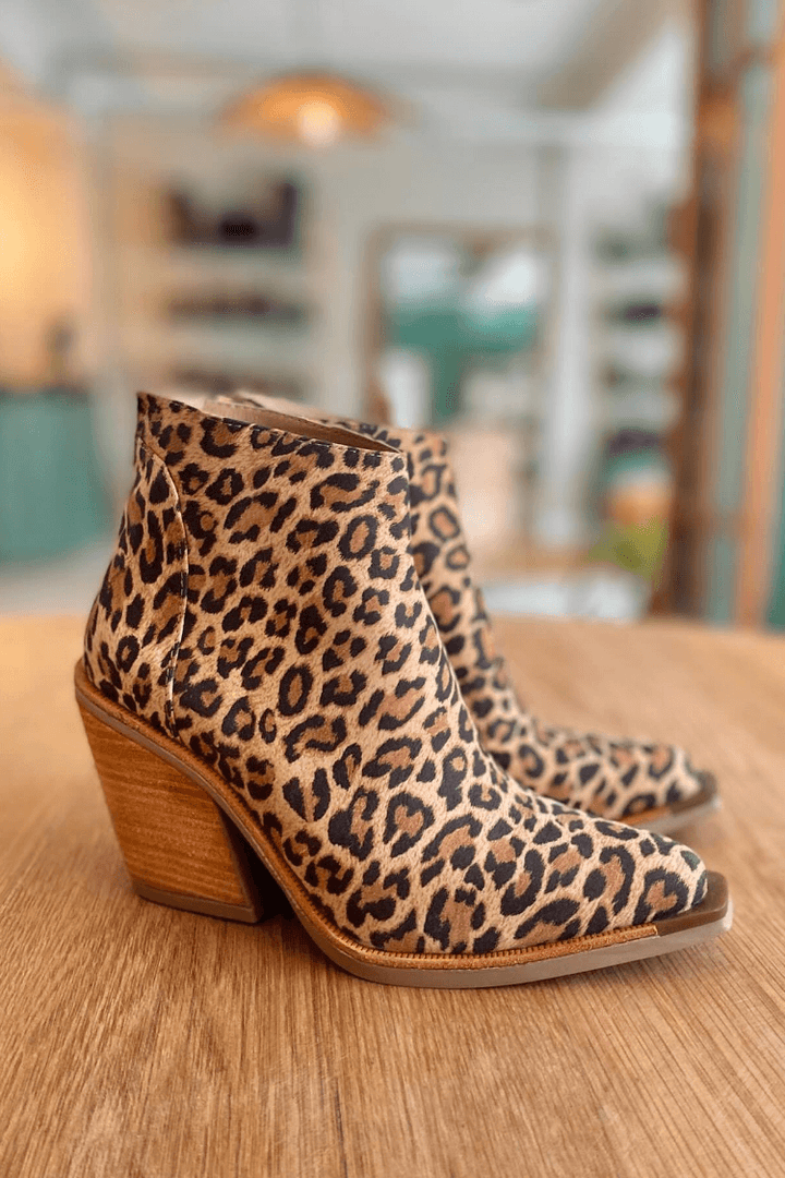 Women's leopard western ankle boots – side view