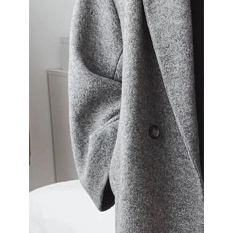 Women's long winter coat with lapels in grey – detail view