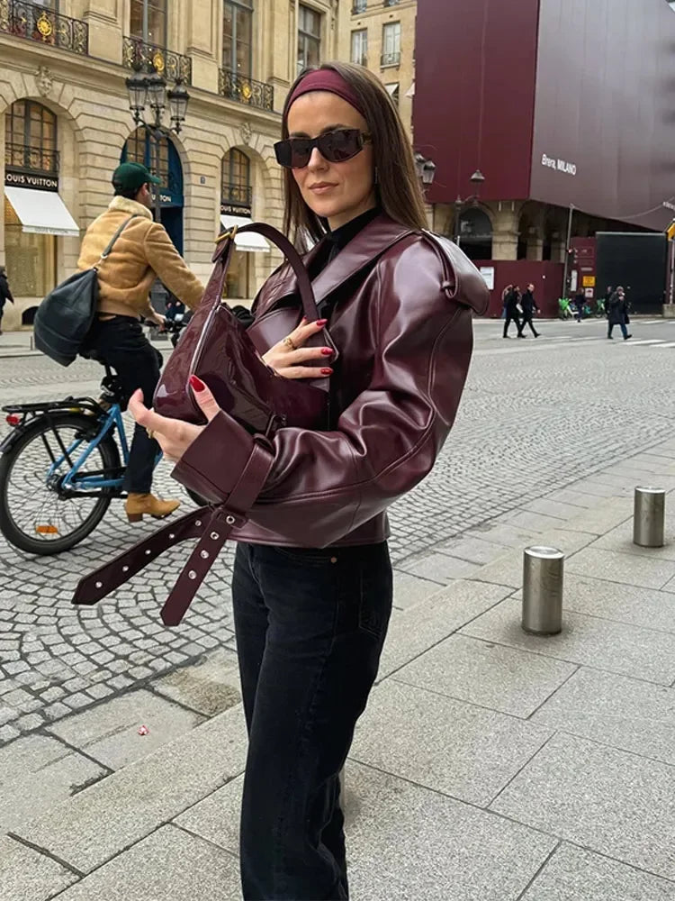 Women's oversized leather-look jacket in burgundy – walking