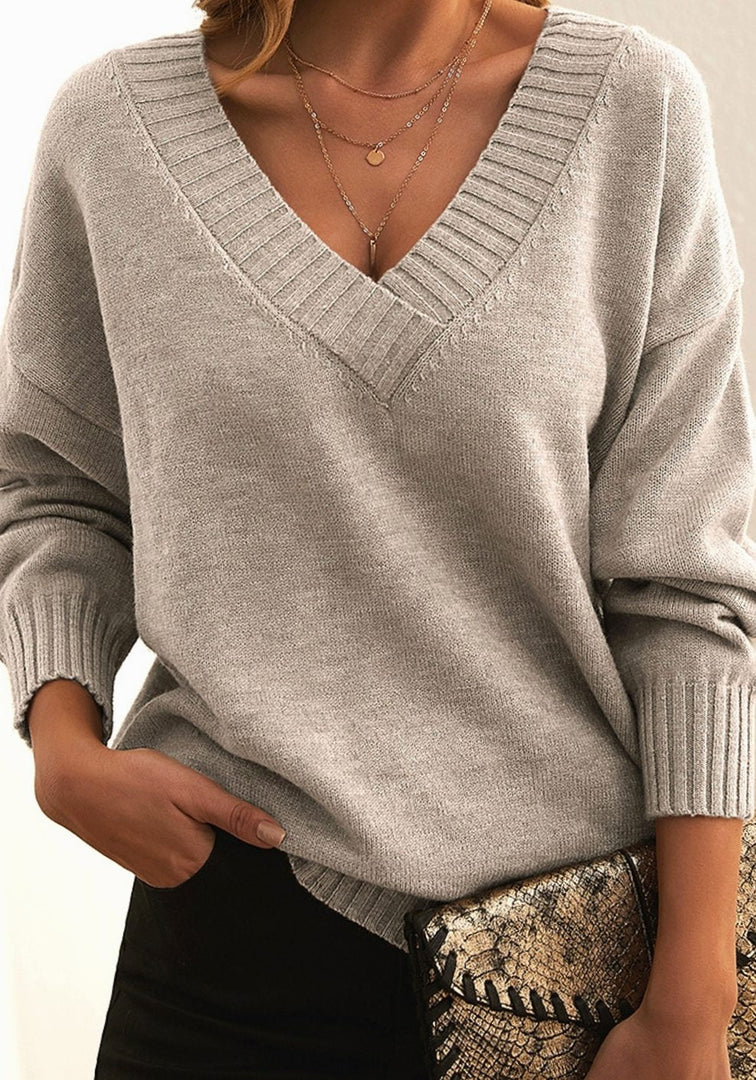 Women's oversized V-neck knit sweater in beige – worn