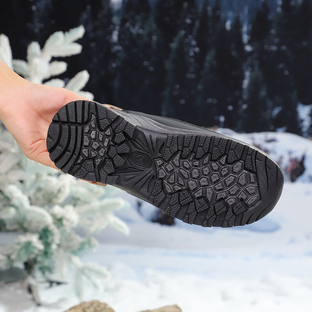 Tread of the women's padded snow boots