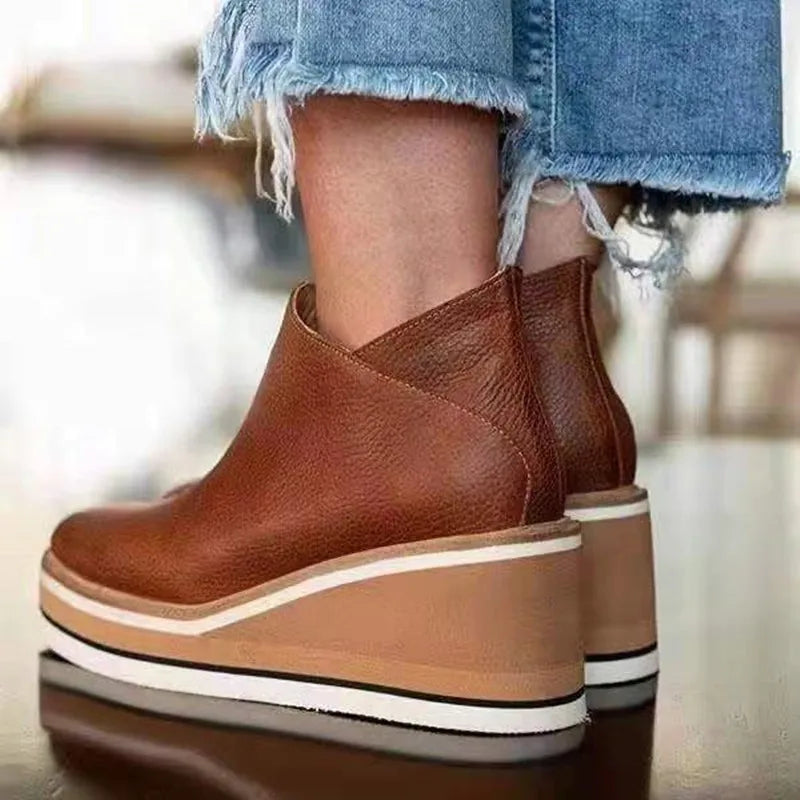 Women's platform wedge ankle boots in brown – side view