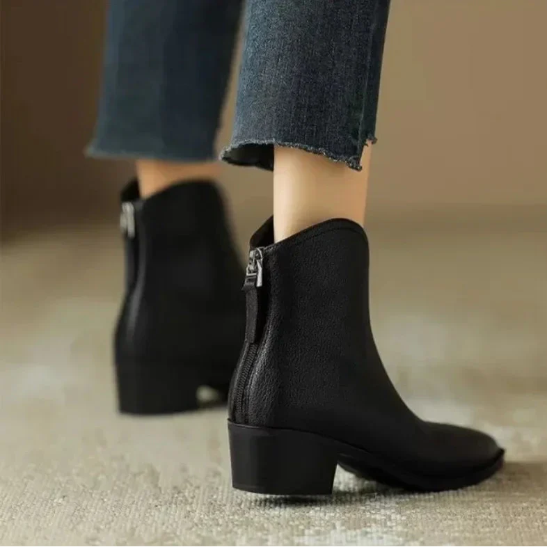 Women's pointed low heel ankle boots in black – side view