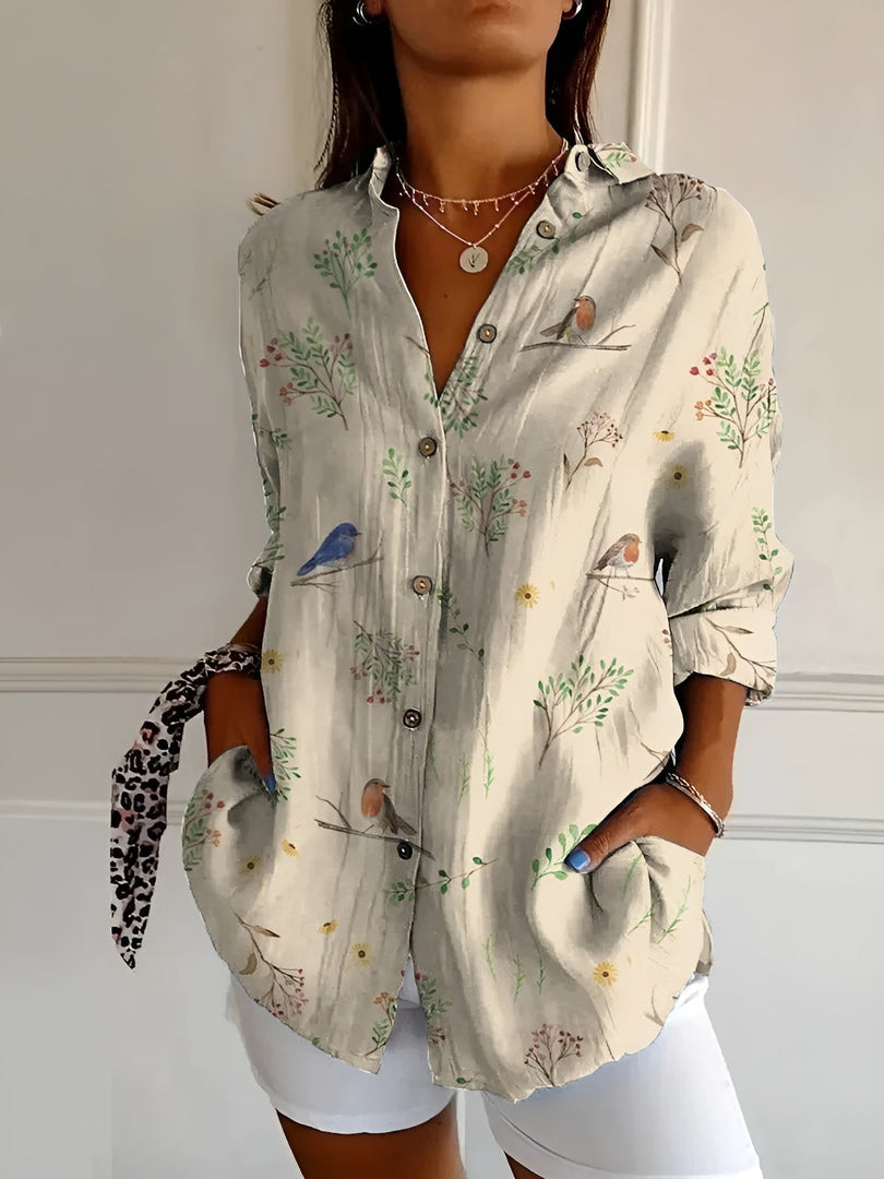 Women's printed button-up blouse in beige botanical – close-up
