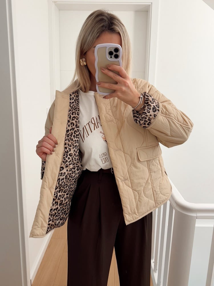 Women's leopard cuff quilted jacket in beige – leopard lining shown