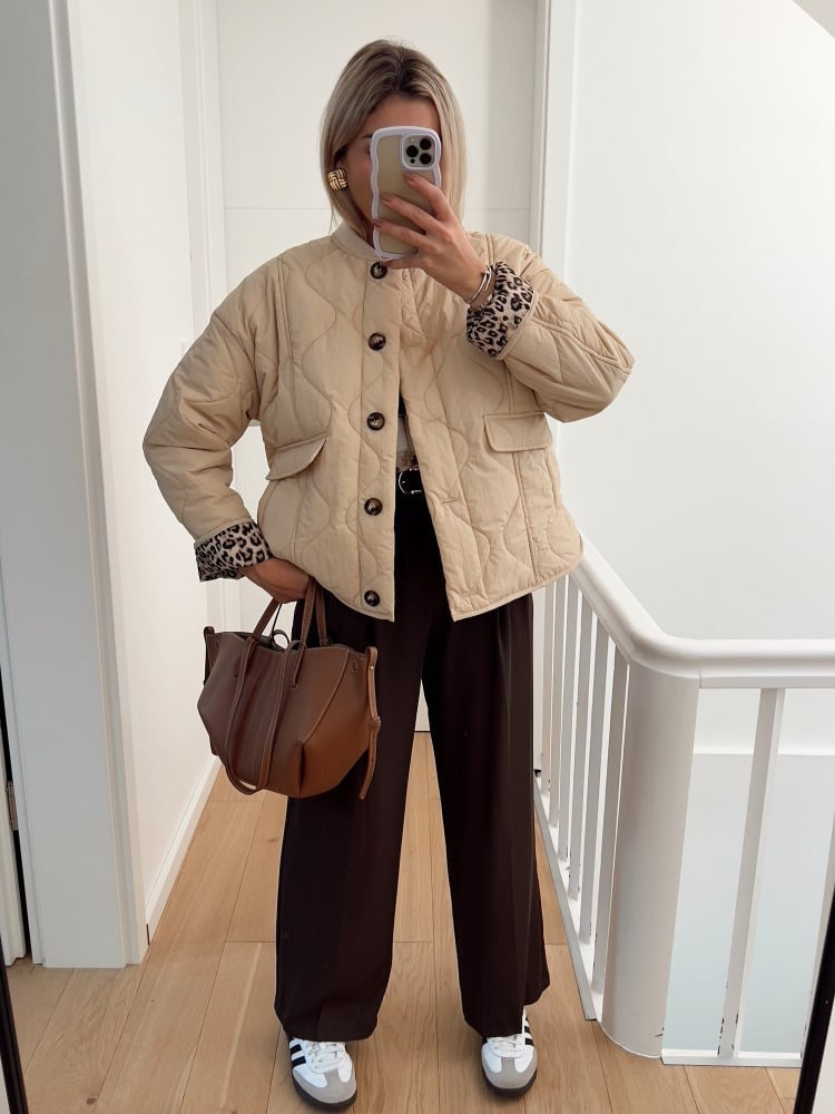 Women's leopard cuff quilted jacket in beige – full look
