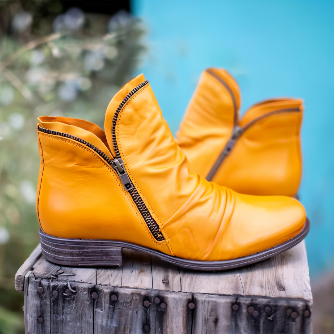 Women's ruched ankle boots in mustard – pair