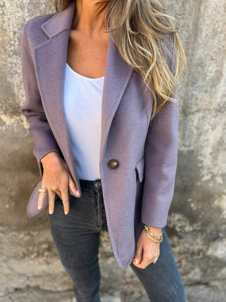 Women's single-button lapel blazer in lilac – worn open