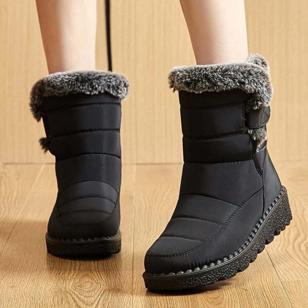 Women's faux fur cuff snow boots in black – walking