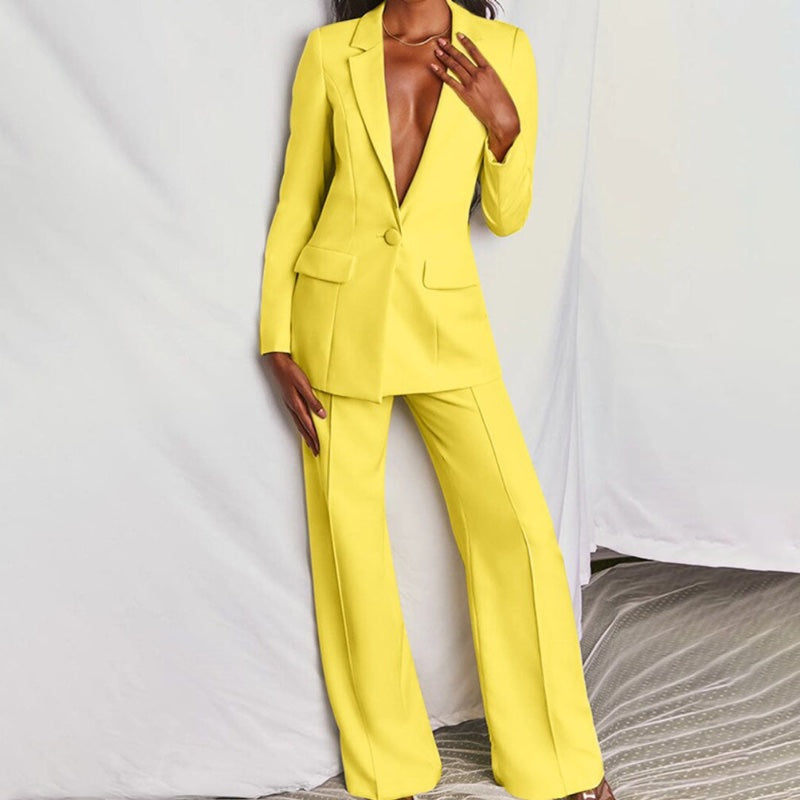 Women's two-piece trouser suit with tailored blazer in yellow – worn look