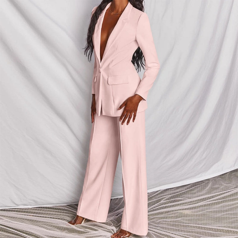Women's two-piece trouser suit with tailored blazer in light pink – styled look