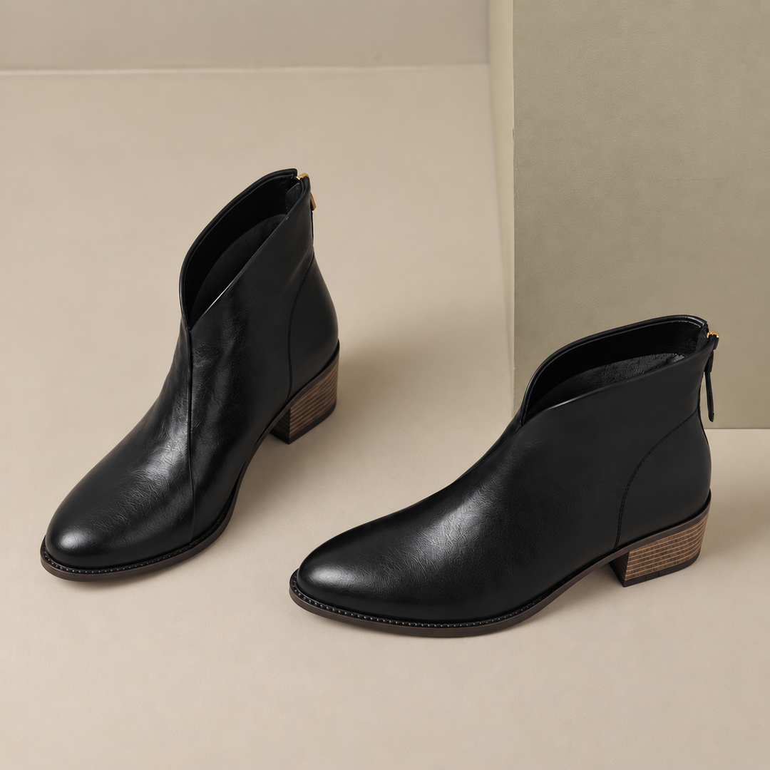 Women's V-cut ankle boots in black – pair